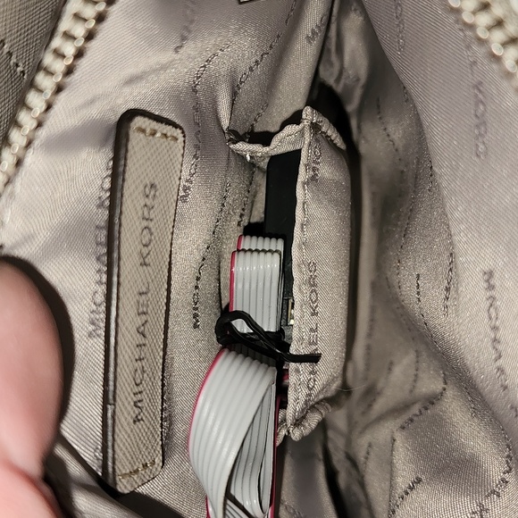 EUC- Michael Kors Mercer Silver Metallic Light Up Purse - RARE! - Picture 4 of 13